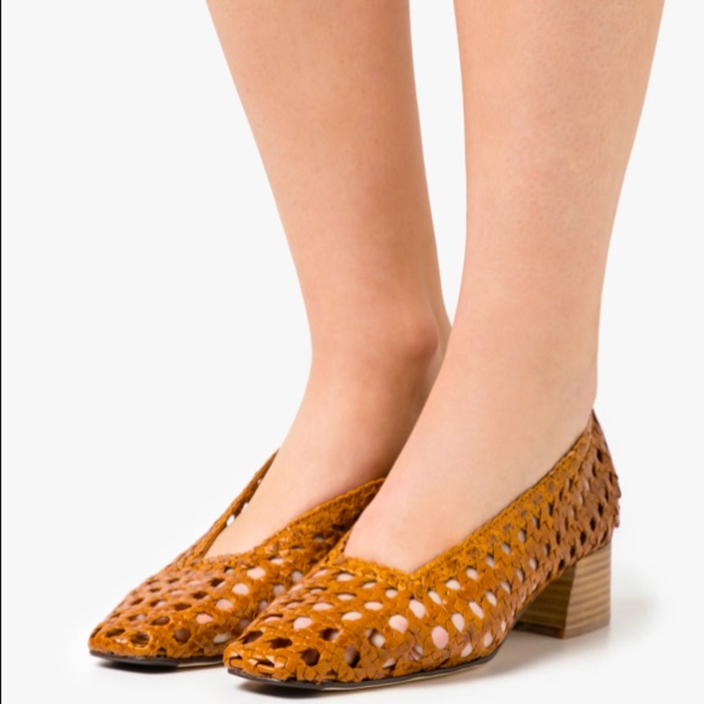Miista Taissa Camel Courts
